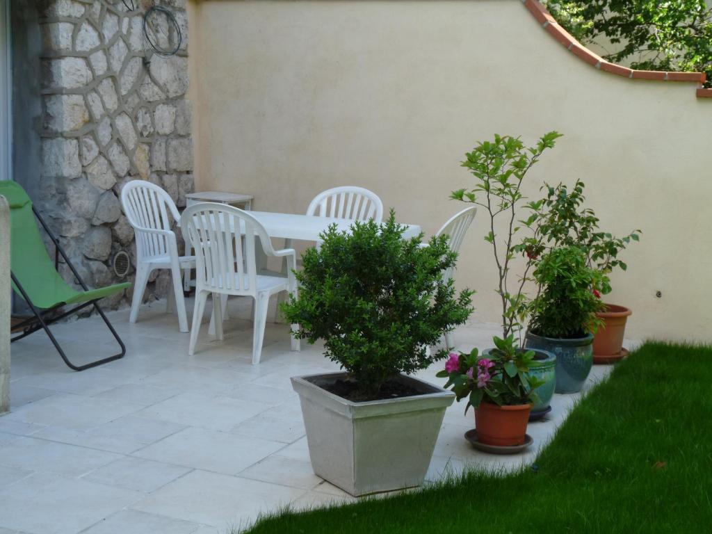 Vonkajšia záhrada v ubytovaní Gite aux Minimes - Au jardin des alouettes
