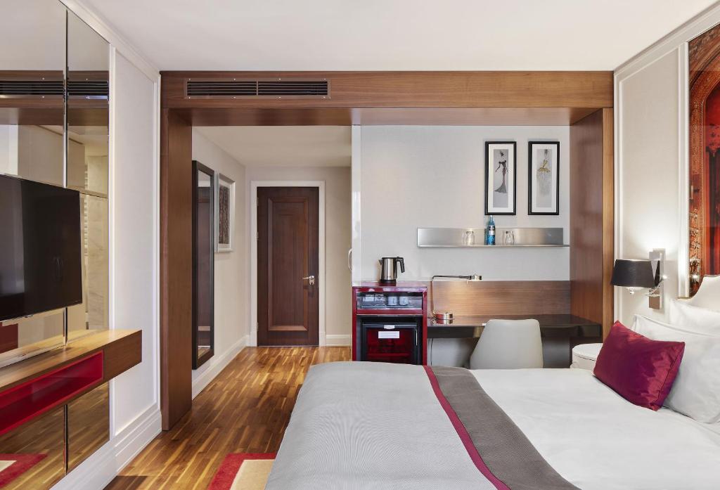 TITANIC Gendarmenmarkt Berlin - 16