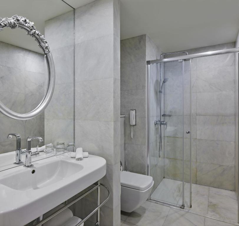 TITANIC Gendarmenmarkt Berlin - 19