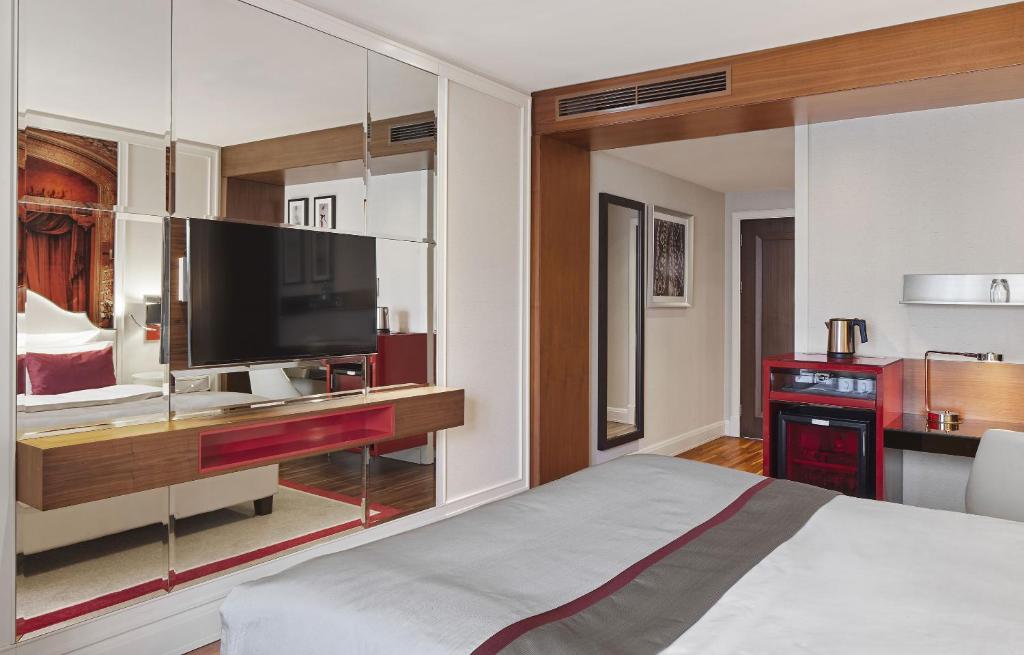 TITANIC Gendarmenmarkt Berlin - 17