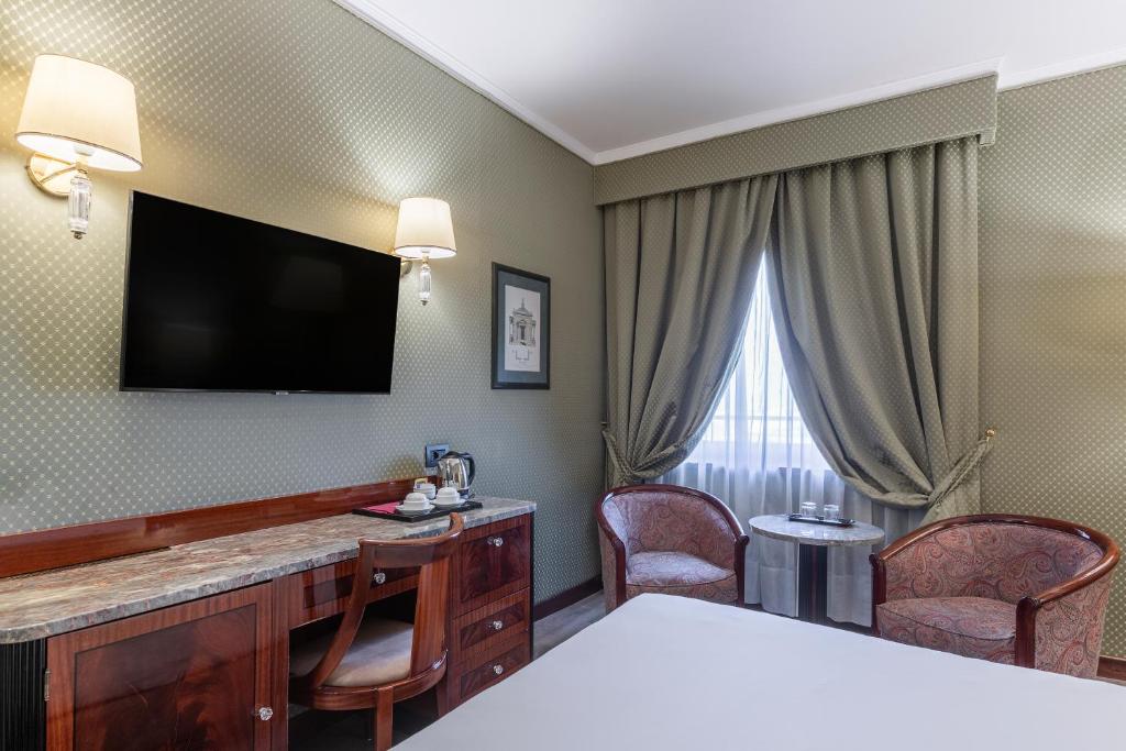 TV a/nebo společenská místnost v ubytování Doria Grand Hotel