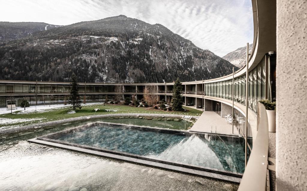 Nespecifikovaný výhled na hory nebo výhled na hory při pohledu z hotelu