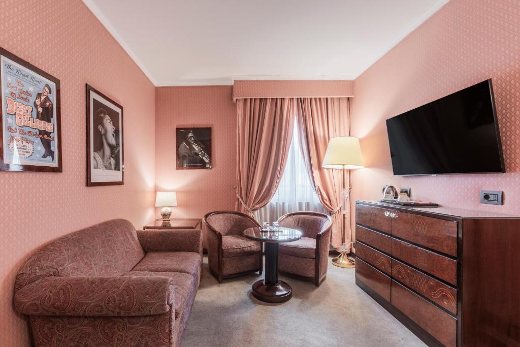 TV a/nebo společenská místnost v ubytování Doria Grand Hotel