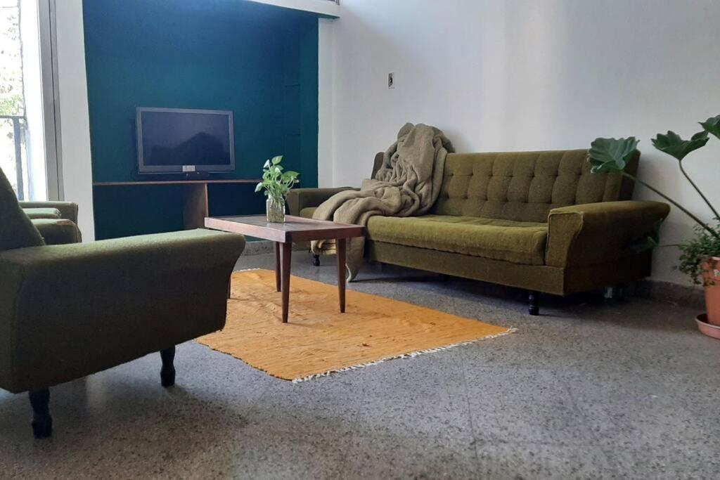 a living room with two couches and a tv at Departamento céntrico in San Lorenzo