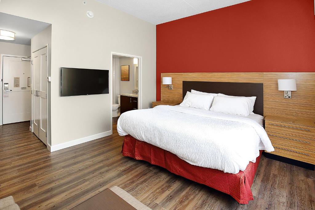TownePlace Suites by Marriott Grove City Mercer/Outlets - King Studio With Sofa Bed - Hearing Accessible