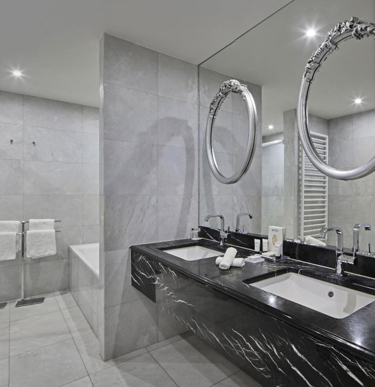 TITANIC Gendarmenmarkt Berlin - Resim 27