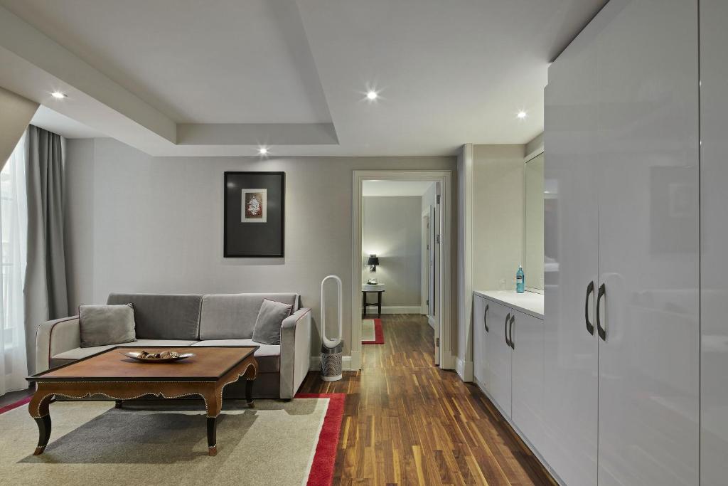 TITANIC Gendarmenmarkt Berlin - Resim 28