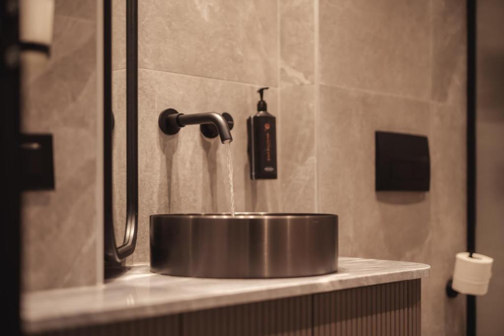 Zenith Premium Suites - 13