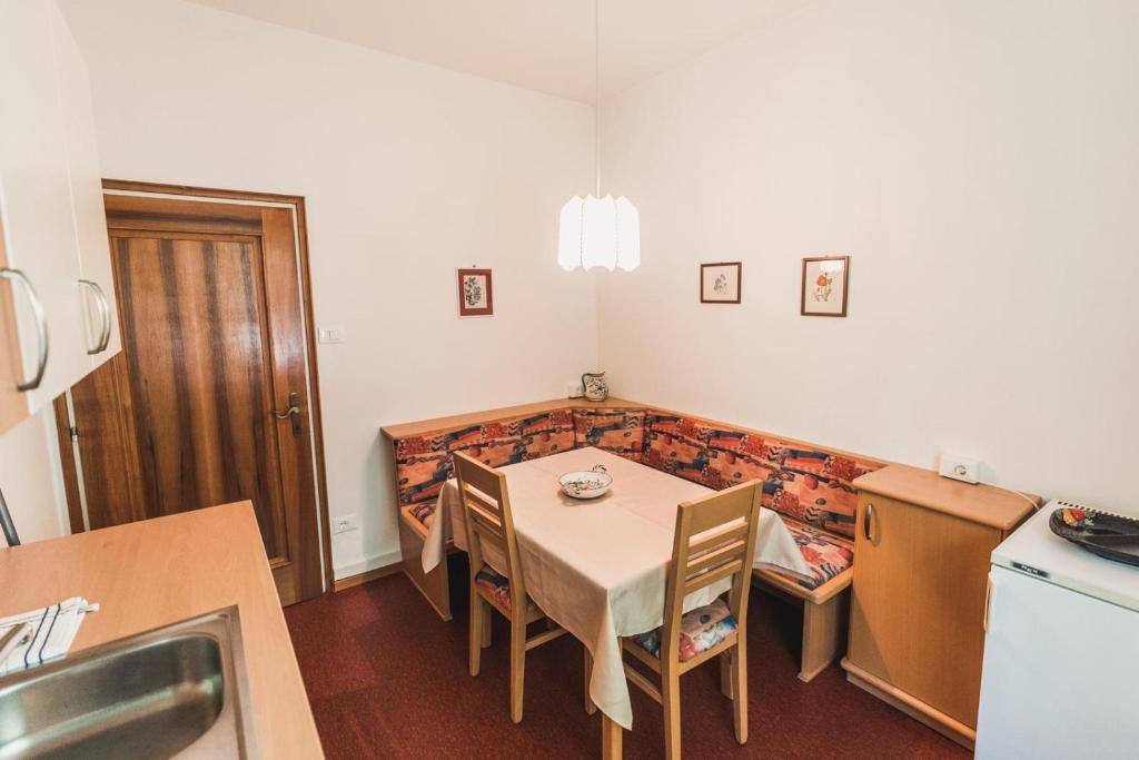 Kuchyň nebo kuchyňský kout v ubytování Der Ruibacher