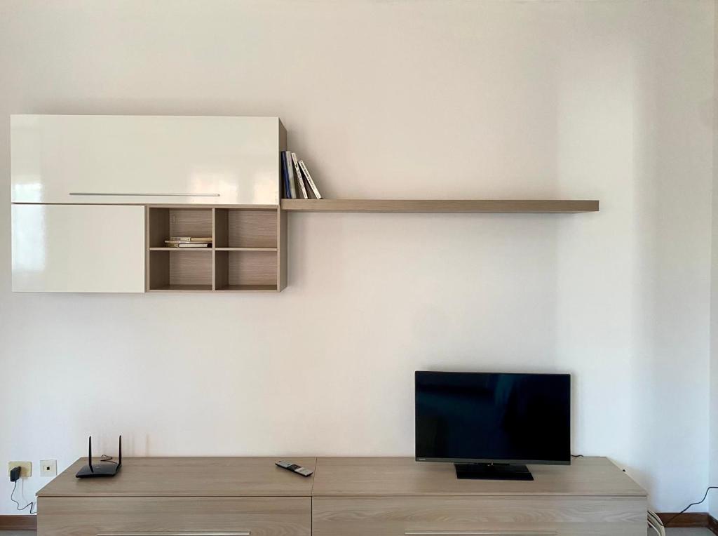 a living room with a tv on a white wall at Residenza Camilla in Vicenza