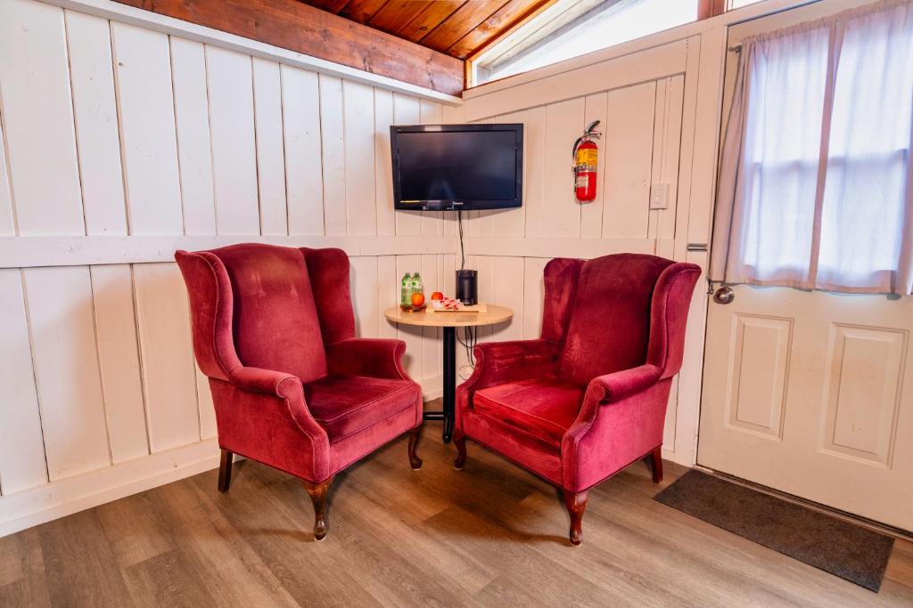 TV a/nebo společenská místnost v ubytování Old Orchard Inn