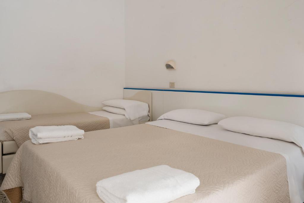 Postel nebo postele na pokoji v ubytování Hotel Leon D'oro
