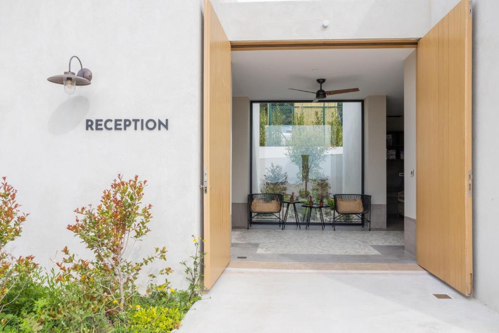 Vstupní hala nebo recepce v ubytování Eliamos Villas Hotel & Spa