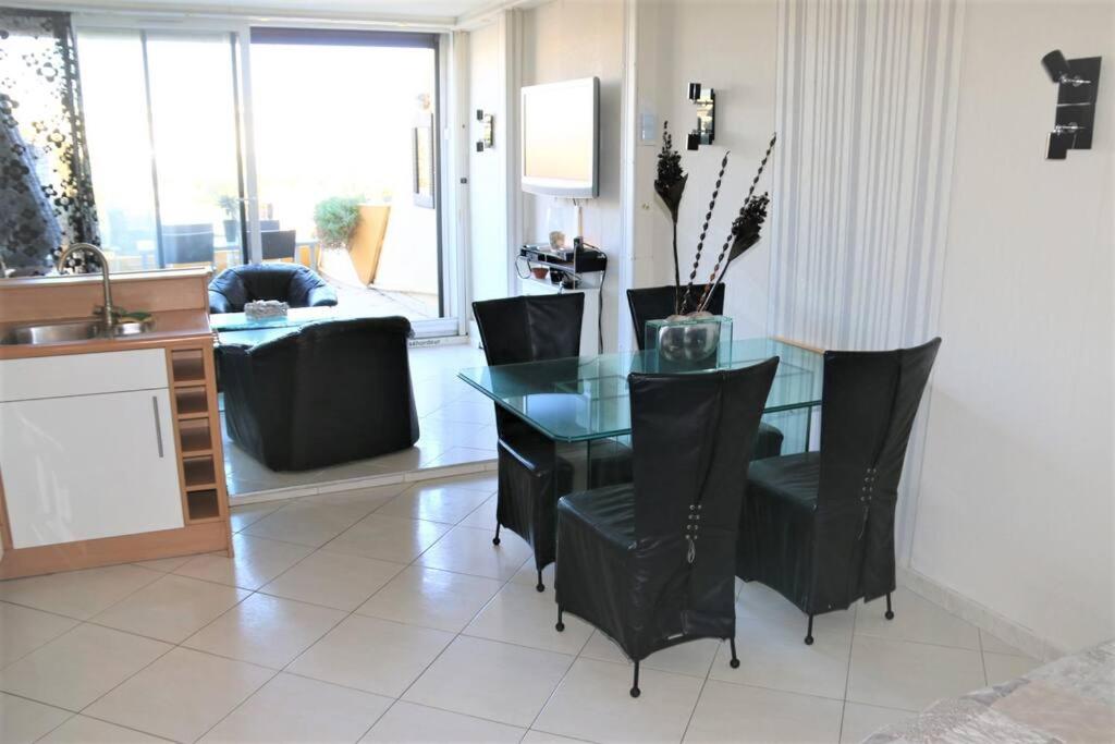 Studio 73, Héliopolis E au village naturiste