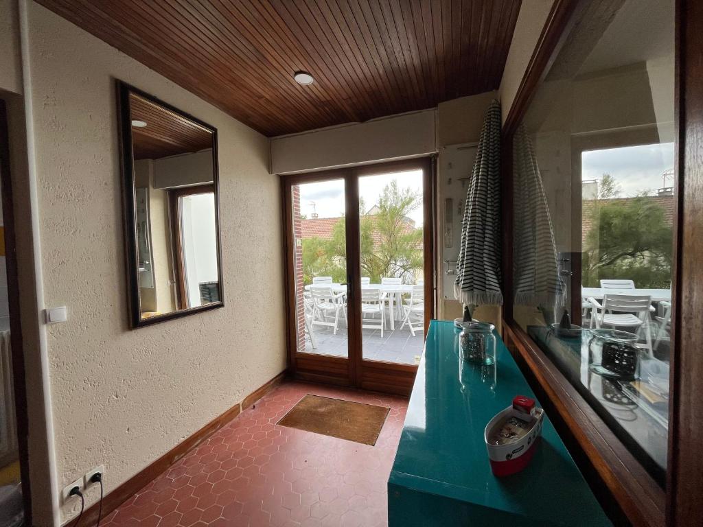 TV a/nebo společenská místnost v ubytování Villa d'architecte - Les Pieds dans l'Eau