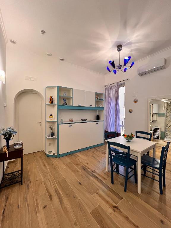 ERIC'S HOUSE - Housity