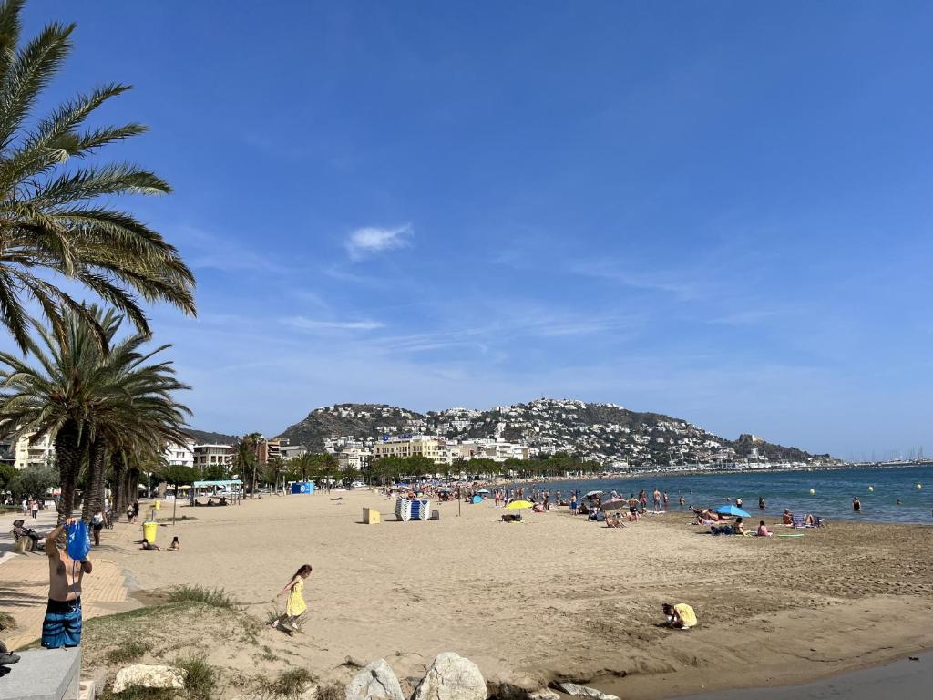 Kép Gran Pavois 2- Piso vista al mar, 1era linea szállásáról Rosesben a galériában