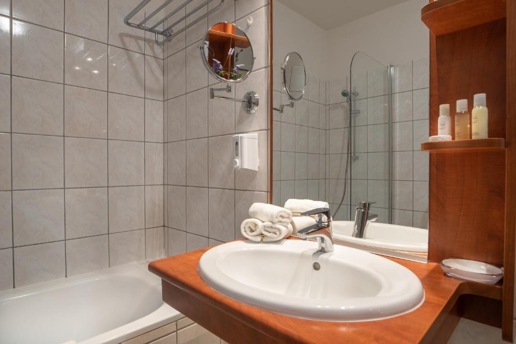 Koupelna v ubytování Holdvirág Hotel