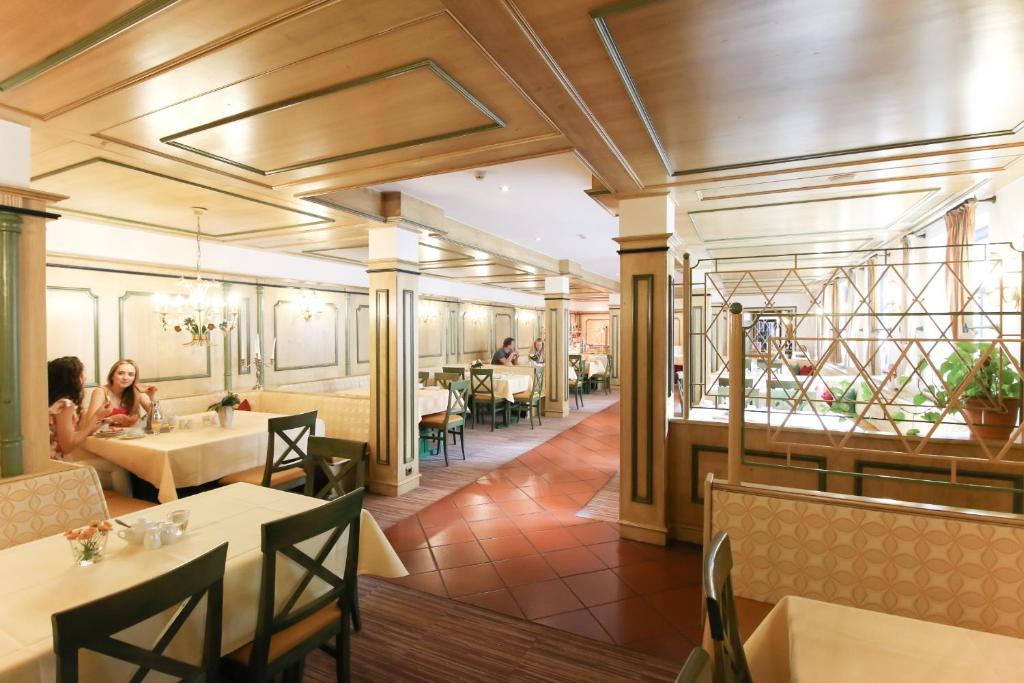 Restaurace v ubytování Hotel Erbgericht Buntes Haus