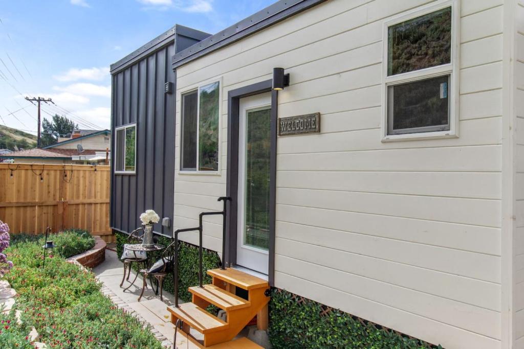 Tiny Farmhouse on Wheels, Santa Clarita (updated prices 2024)