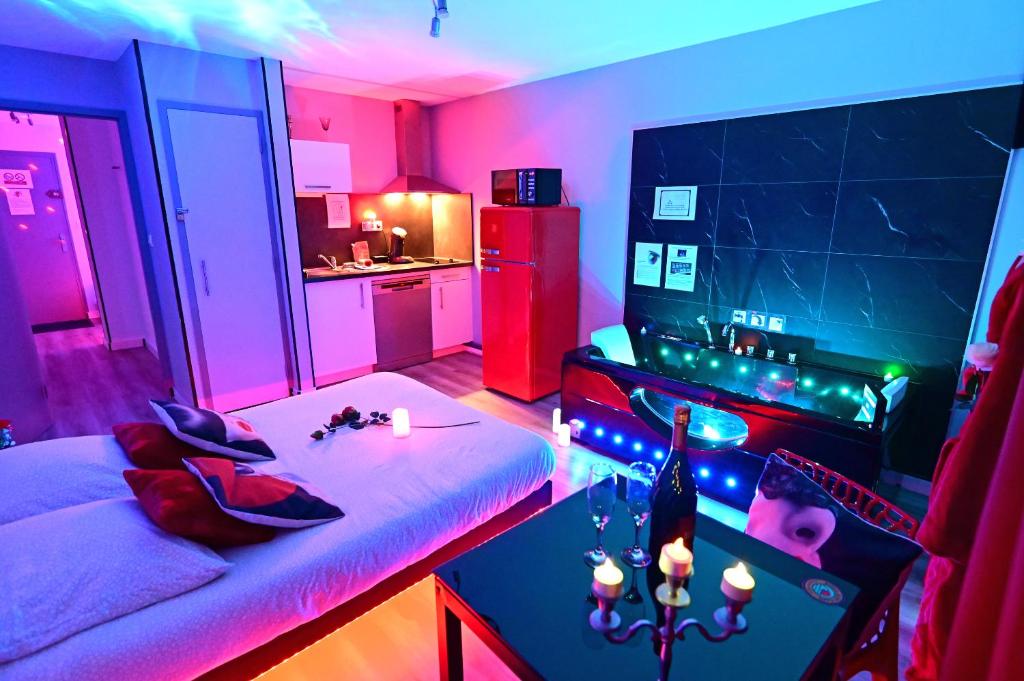 Grand Studio BISCARROSSE PLAGE Une nuit A 2 avec Sauna Luxe, Balnéo, Océan rien que pour vous - Housity
