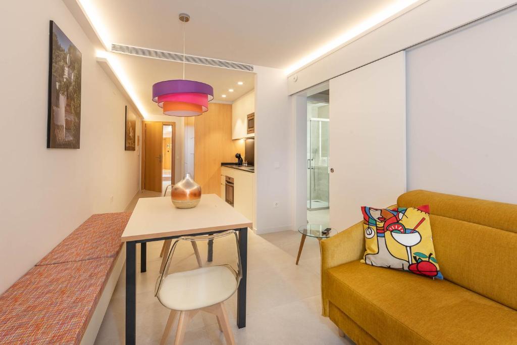 C&C Apartments - One-Bedroom Apartment