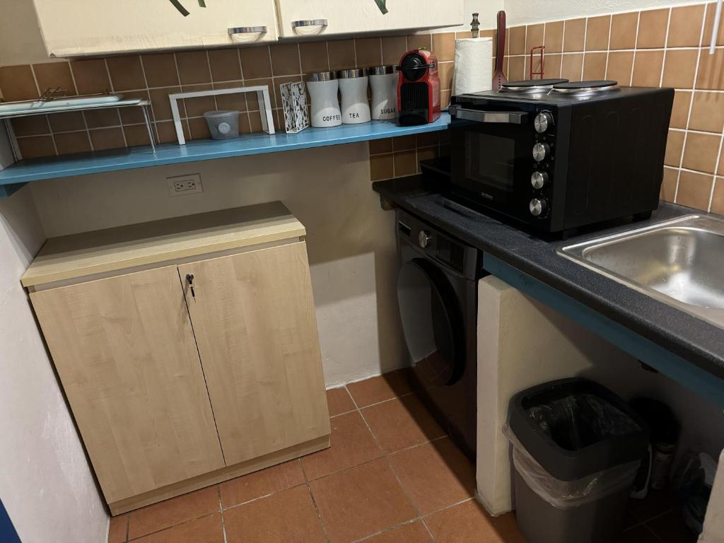 Kuchyň nebo kuchyňský kout v ubytování Charming 1-Bed Studio in Simpson Bay - Beacon Hill