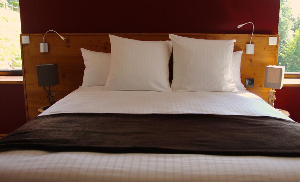 Postel nebo postele na pokoji v ubytování Hôtel L'Atelier de Donat