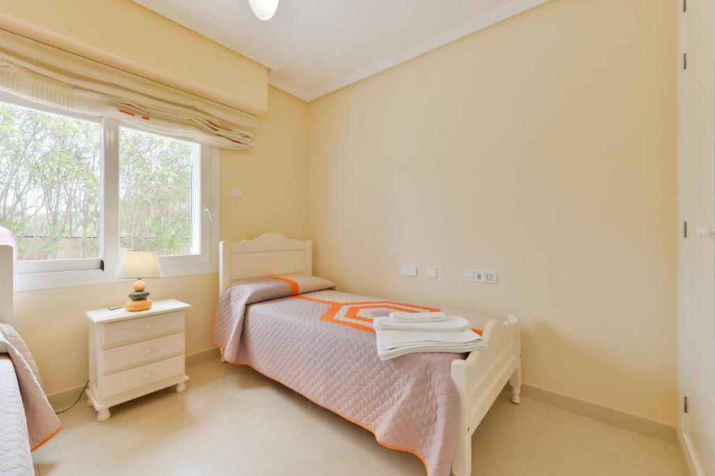 A bed or beds in a room at Villa con piscina gigante