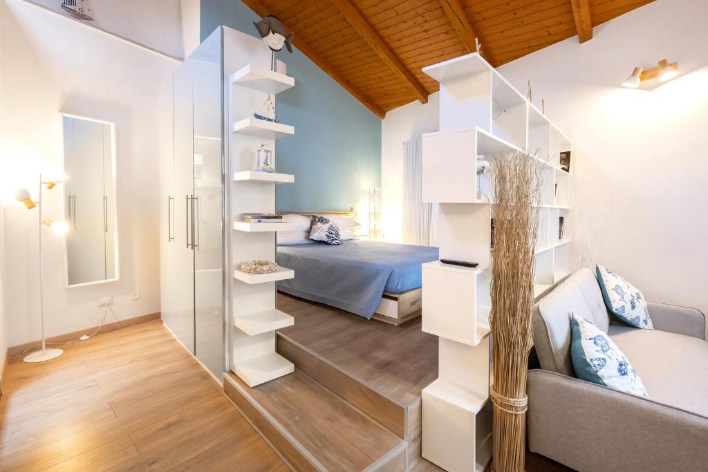 a small room with a bed and a glass wall at La Casa di Anna al Faro in Termoli