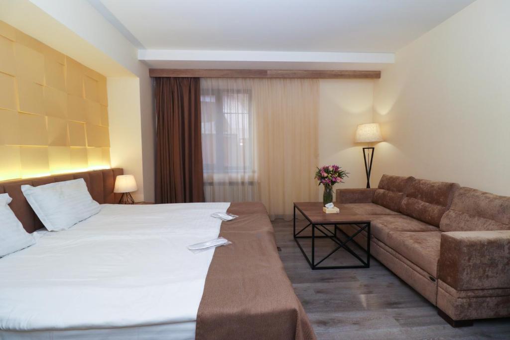 Posezení v ubytování MANDARIN Hotel