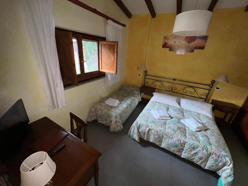 Postel nebo postele na pokoji v ubytování Hotel Villalago trasimeno