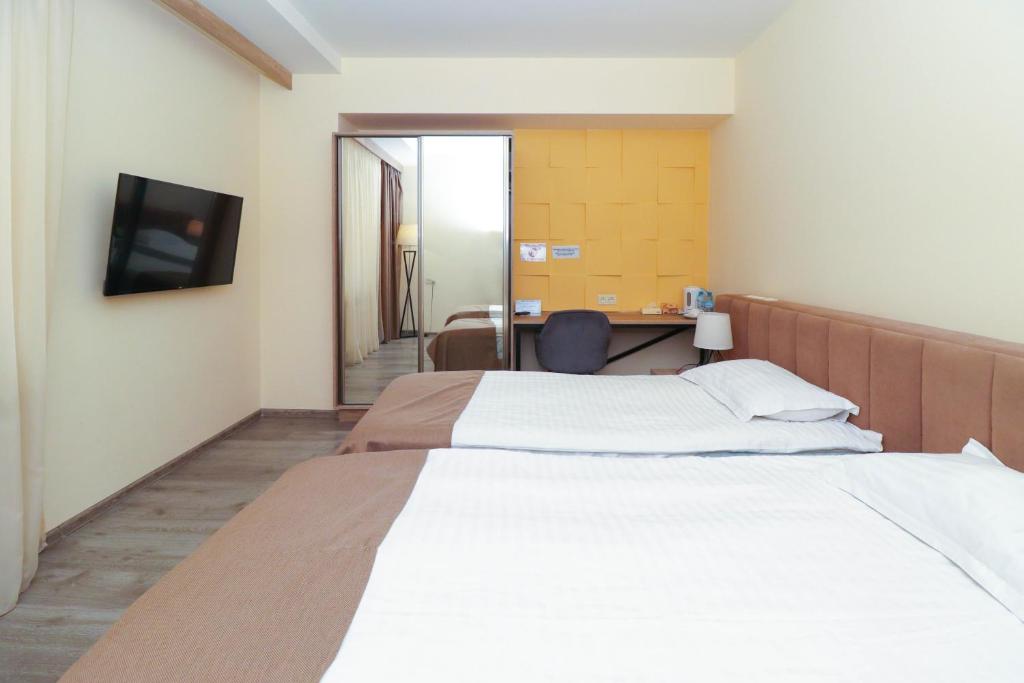 Postel nebo postele na pokoji v ubytování MANDARIN Hotel