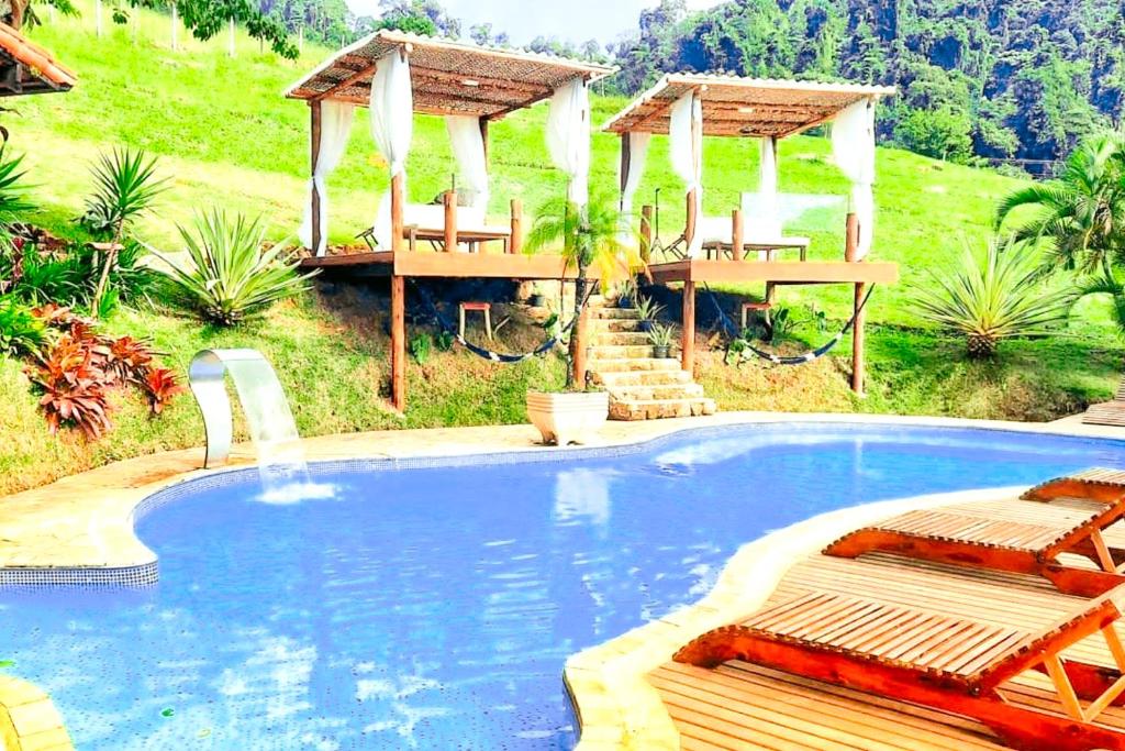 A piscina localizada em Pousada Sonho Real ou nos arredores
