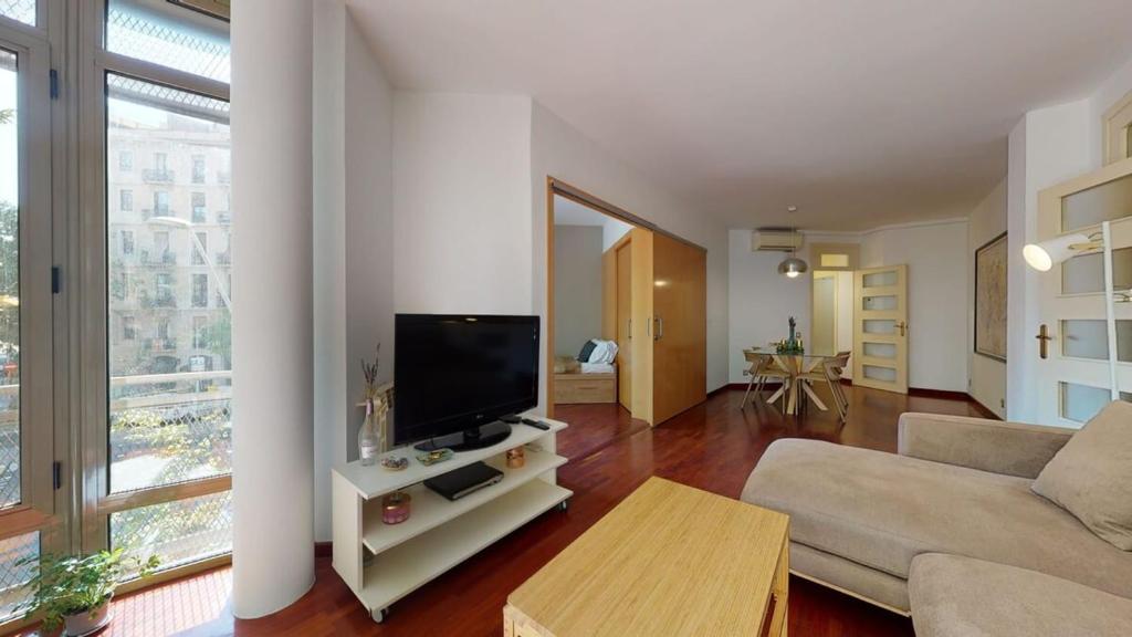Televízia a/alebo spoločenská miestnosť v ubytovaní Modern and bright three-bedroom in Eixample