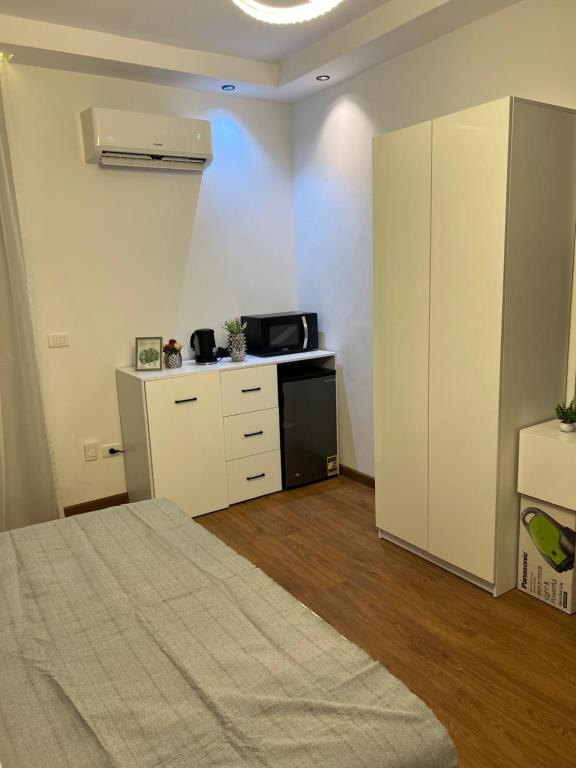 Kuchyň nebo kuchyňský kout v ubytování Cozy Royal Rooms in new cairo