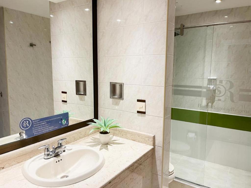 Koupelna v ubytování Hotel Bogotá Regency Usaquén