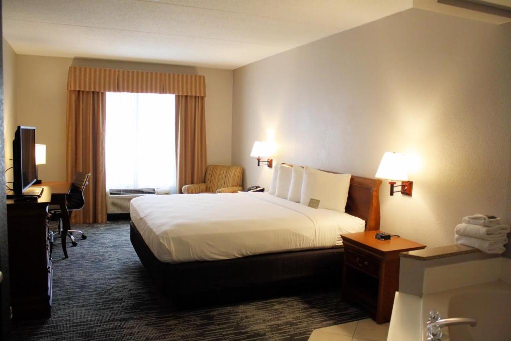 Country Inn & Suites by Radisson, BWI Airport Baltimore , MD - King Suite With Whirlpool - Non Smoking