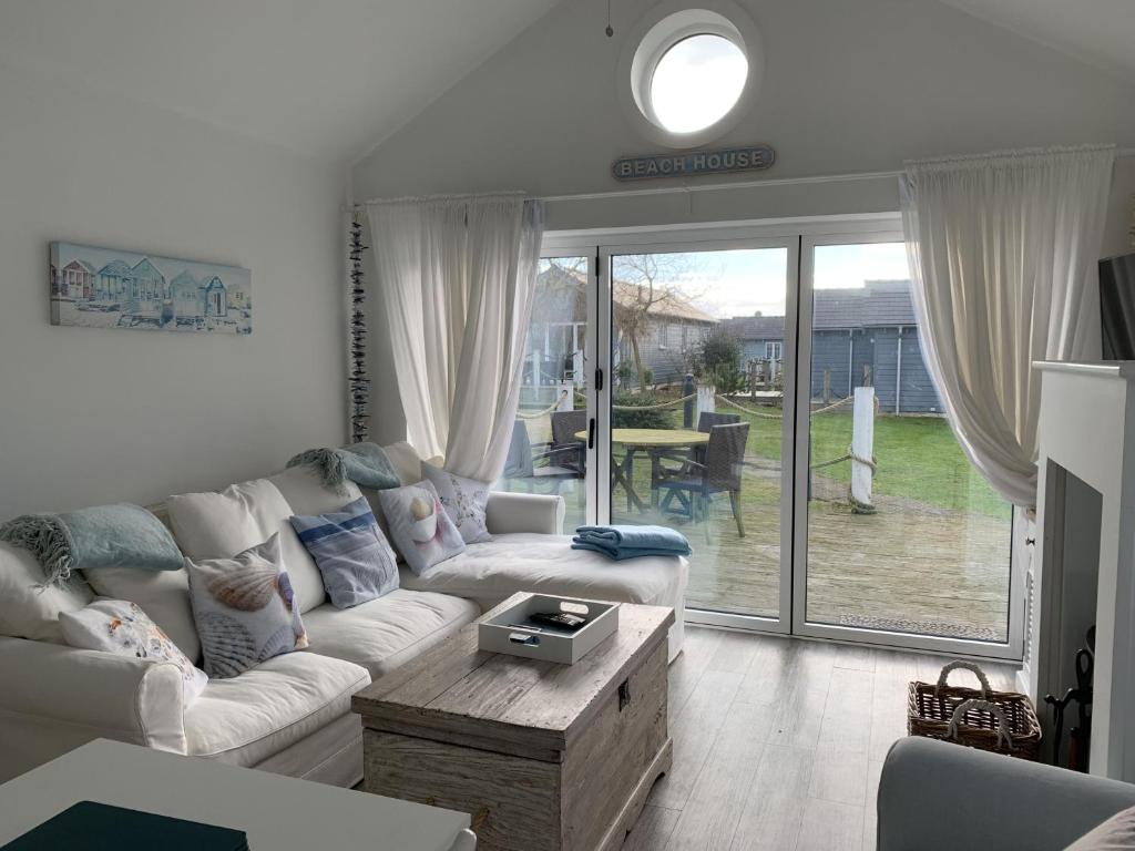 Sand Dollar, The Bay, 2 bedrooms with ensuites, parking for 2 cars, 2 small dogs welcome 5