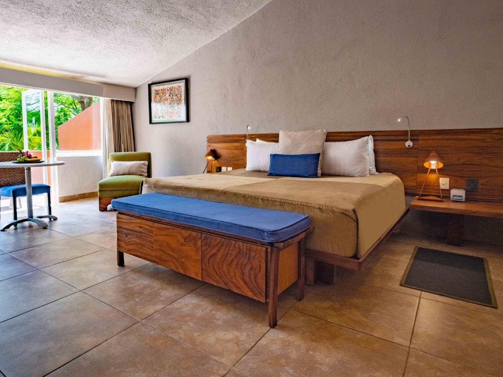 Las Brisas Huatulco - Deluxe Superior One King Bed