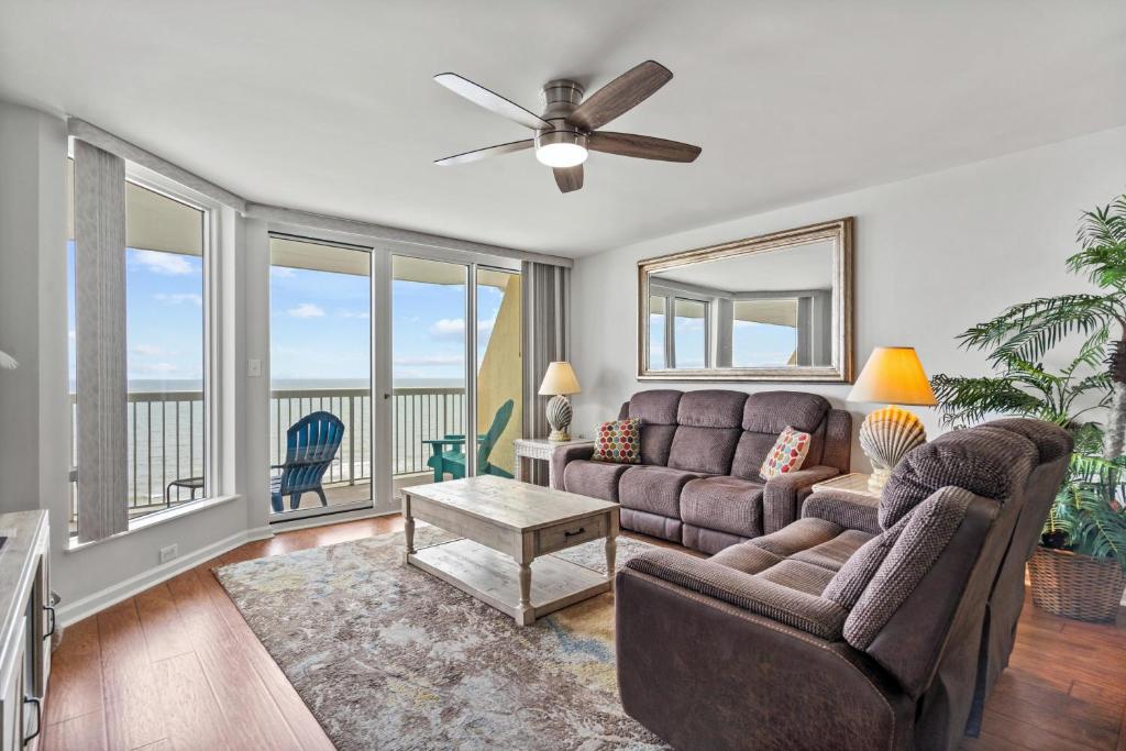 Istumisnurk majutusasutuses Sunrise Pointe 10F - Oceanfront - Cherry Grove Section