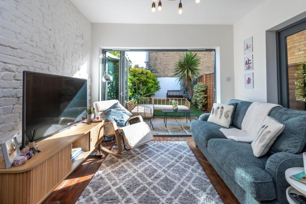 Gallery image of Stylish river apartment - West Putney Embankment in London