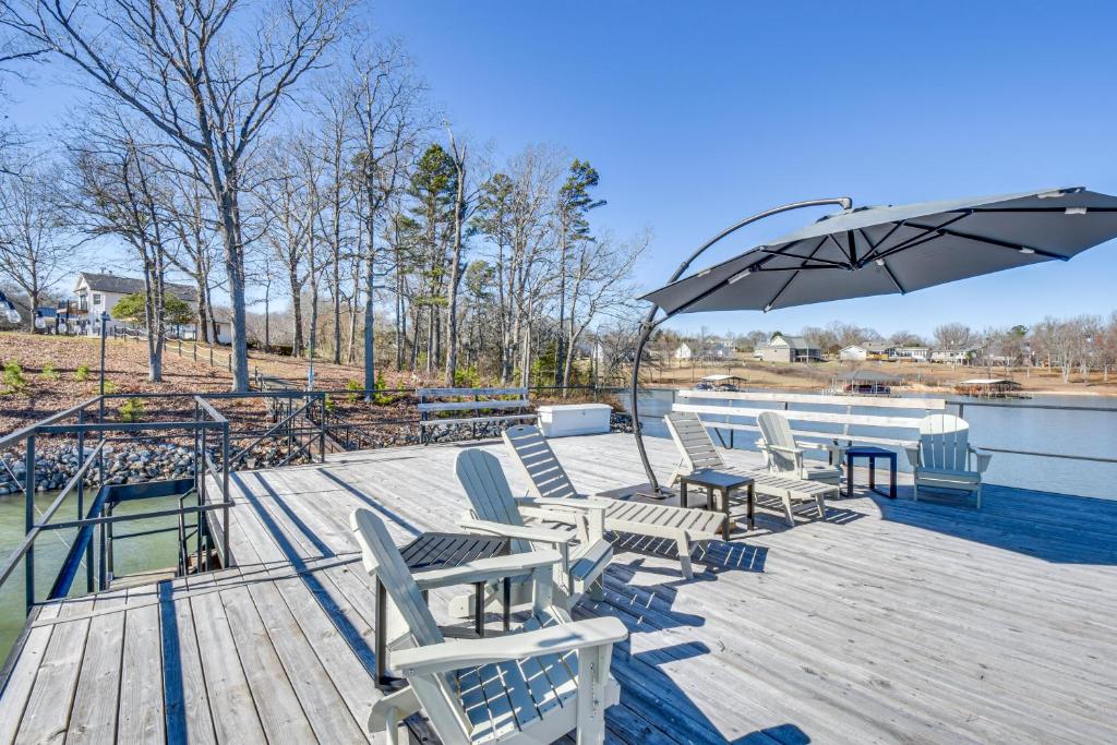 Lake Hartwell Home with Dock and Fire Pit! - Casa De Vacaciones
