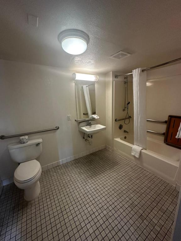 رزرو هتل، Motel 6-San Diego, CA - Hotel Circle - Mission Valley | 09197245267