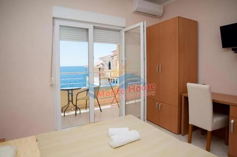 Postel nebo postele na pokoji v ubytování APARTMANI LUX SEA