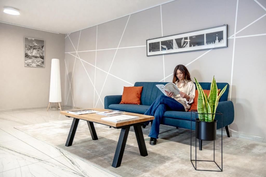 Istumisnurk majutusasutuses Miralago Locarno Easy Rooms