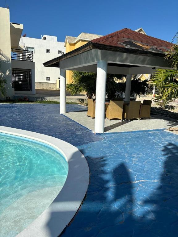 Bazén v ubytování Nely y Pietro share apartment nebo v jeho okolí