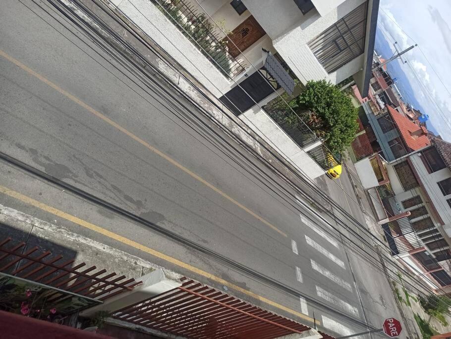 an overhead view of a street with a building at Agradable minidepartamento central en Ambato, para una a seis personas in Ambato