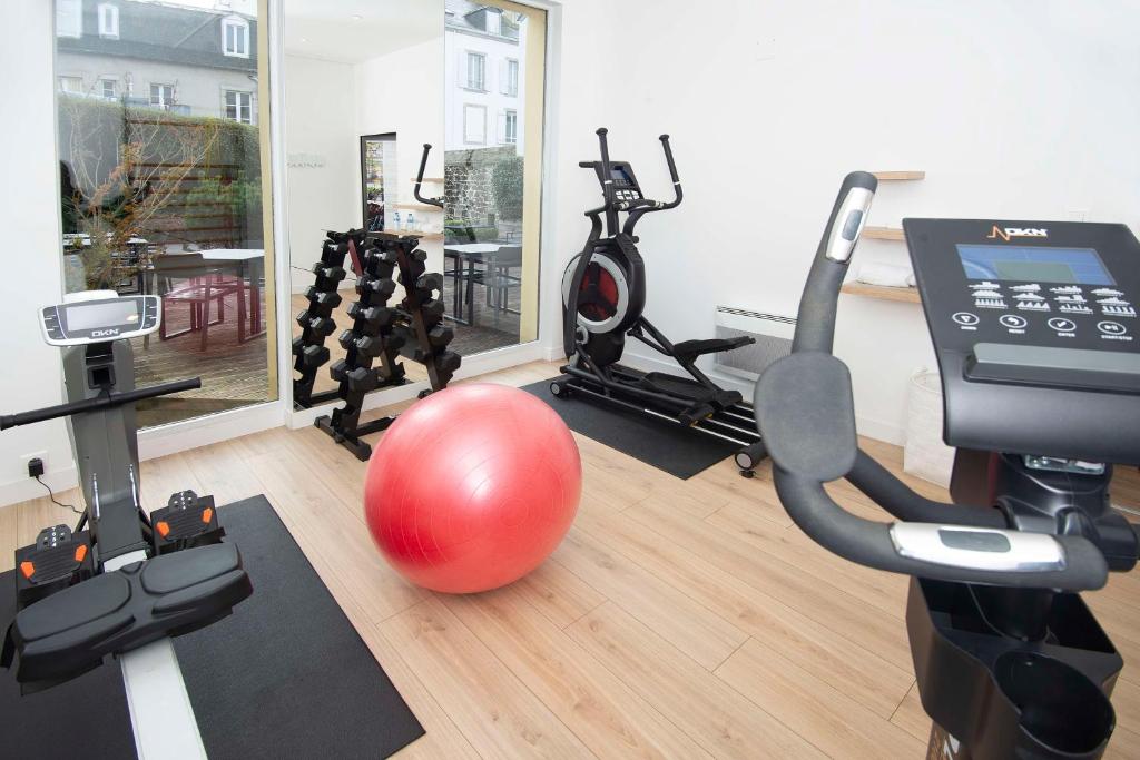 Fitness centrum a/nebo fitness zařízení v ubytování Best Western Plus Hotel Kregenn