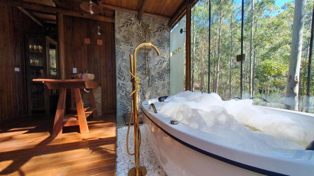 Ένα μπάνιο στο Tenda de luxo Guardião da Montanha